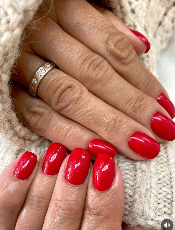 Esmaltado semipermanente de larga duración en centro de estética La Laguna